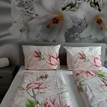 Gaestehaus - Cafe Frank Bed & Breakfast 3*