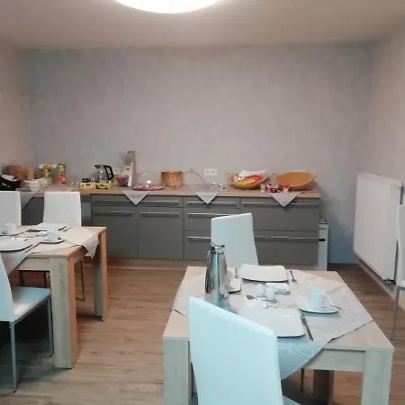 Gaestehaus - Cafe Frank 住宿加早餐酒店