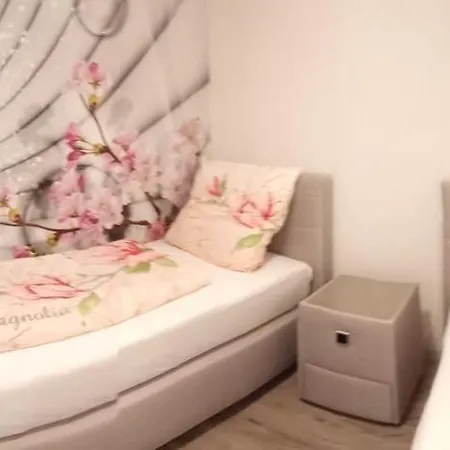 Gaestehaus - Cafe Frank 住宿加早餐酒店 Antweiler