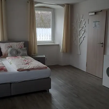 Gaestehaus - Cafe Frank Отель типа 