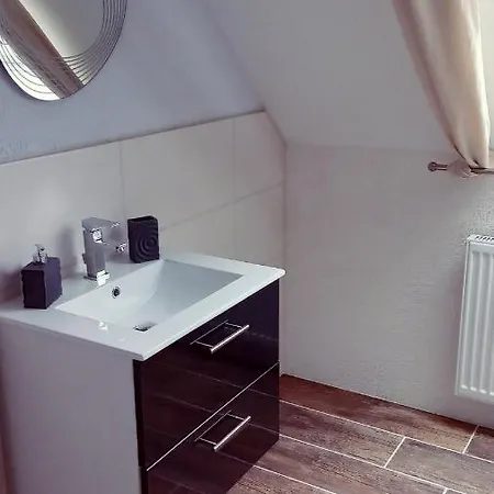 Gaestehaus - Cafe Frank 住宿加早餐酒店