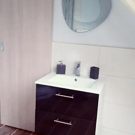 Gaestehaus - Cafe Frank 住宿加早餐酒店