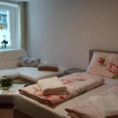 Gaestehaus - Cafe Frank 住宿加早餐酒店 Antweiler