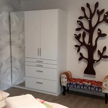 Gaestehaus - Cafe Frank 住宿加早餐酒店 Antweiler