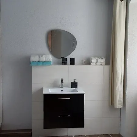 Gaestehaus - Cafe Frank 住宿加早餐酒店 Antweiler