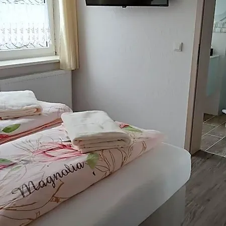 - Café Frank Bed & Breakfast Antweiler