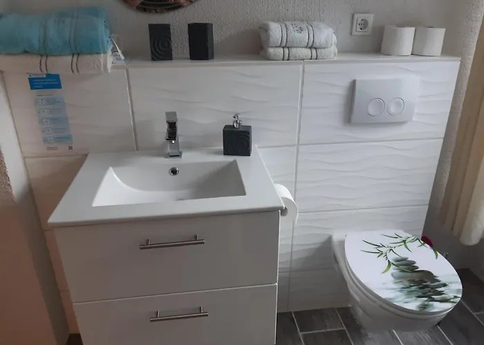 Gaestehaus - Cafe Frank Bed & Breakfast 3*